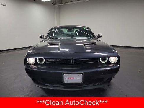 Used 2019 Dodge Challenger SXT image 2