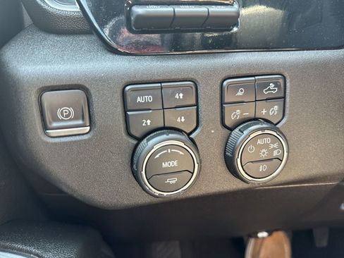 Used 2024 Chevrolet Silverado 3500 High Country w/ Technology Package image 29