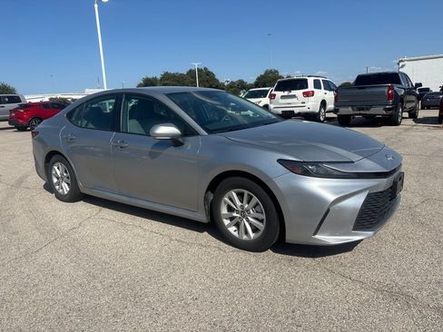 Used 2025 Toyota Camry LE w/ Convenience Package FWD image 3