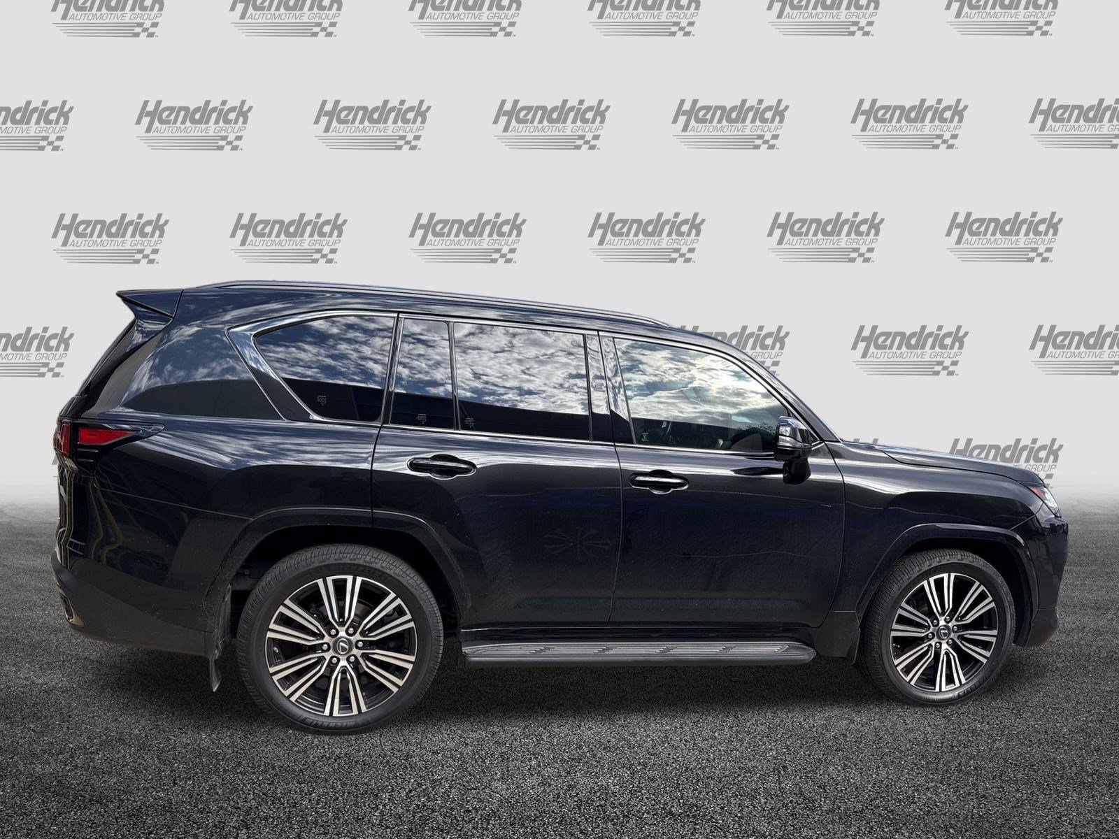 Used 2024 Lexus LX 600 4WD w/ Appearance Package image 11