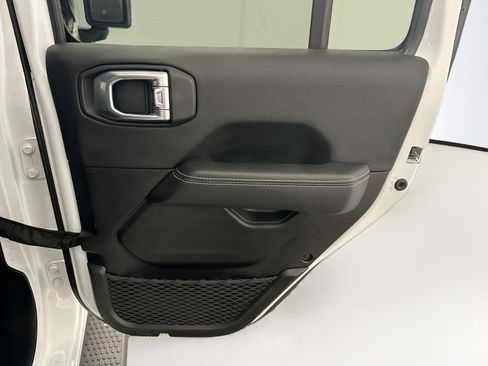 Used 2022 Jeep Wrangler Unlimited Sahara w/ Cold Weather Group AWD/4WD image 31