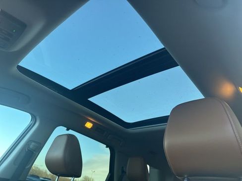 Used 2025 Nissan Pathfinder Platinum image 12