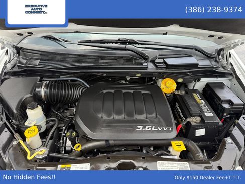 Used 2016 Chrysler Town & Country LX FWD image 9