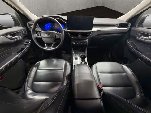 Certified 2025 Ford Escape Platinum AWD/4WD image 2