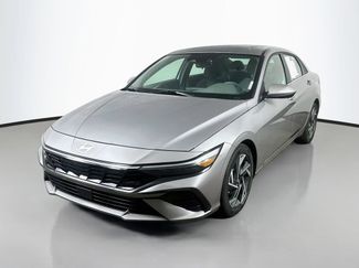 Used 2025 Hyundai Elantra SEL FWD video 3