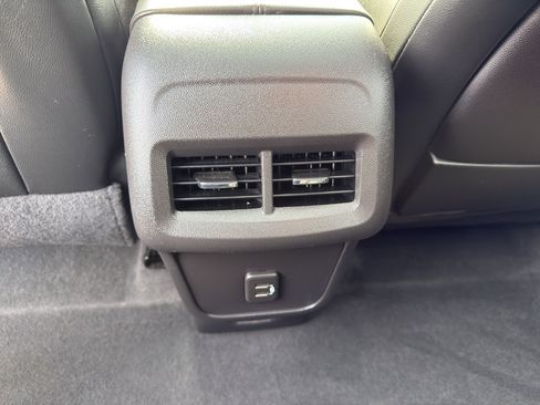 Used 2024 GMC Terrain SLT w/ Infotainment Package II AWD/4WD image 32