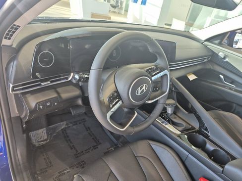 New 2025 Hyundai Elantra Limited FWD image 16