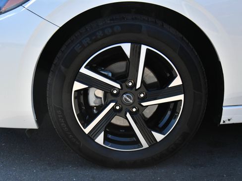 Used 2024 Nissan Sentra SV FWD image 12