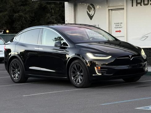 Used 2018 Tesla Model X 75D AWD/4WD image 4