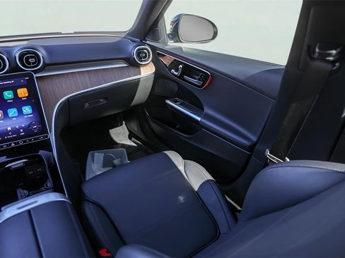 Used 2025 Mercedes-Benz C 300 Sedan image 30