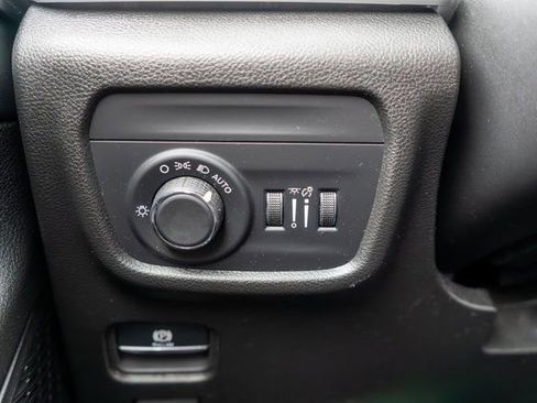 Used 2023 Jeep Grand Cherokee Altitude image 35