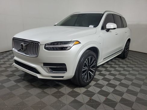 Certified 2025 Volvo XC90 T8 Core AWD/4WD image 4