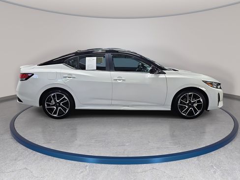 Used 2024 Nissan Sentra SR w/ SR Premium Package FWD image 4