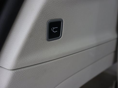 Used 2020 Chrysler Pacifica Touring-L Plus FWD image 32