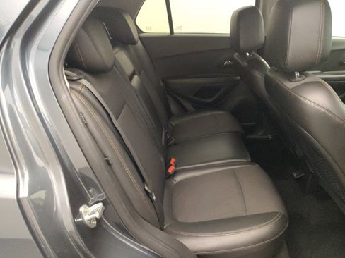 Used 2021 Chevrolet Trax LT w/ LT Convenience Package FWD image 19