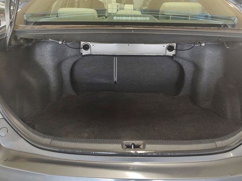 Used 2010 Toyota Camry LE FWD image 15