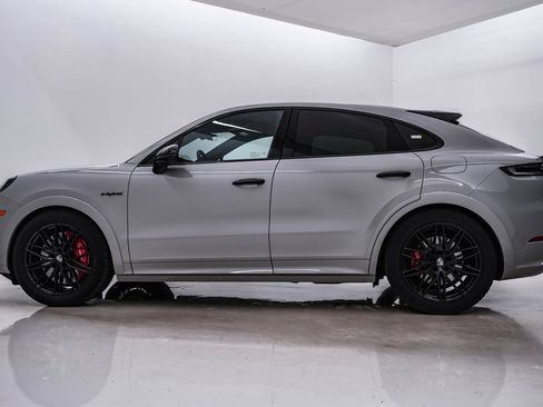 New 2026 Porsche Cayenne Turbo image 2
