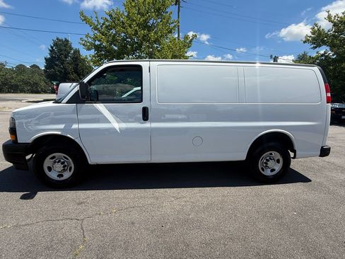 Used 2021 Chevrolet Express 2500 RWD image 4