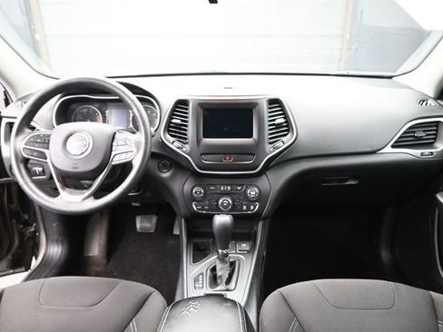 Used 2019 Jeep Cherokee Latitude w/ Popular Appearance Group FWD image 28