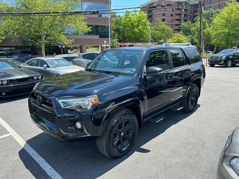 Used 2019 Toyota 4Runner SR5 Premium AWD/4WD image 4