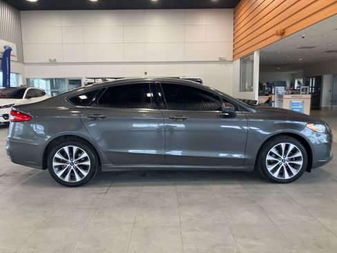 Used 2020 Ford Fusion SE AWD/4WD image 4