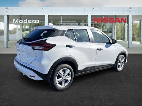 New 2025 Nissan Kicks Play S image 5