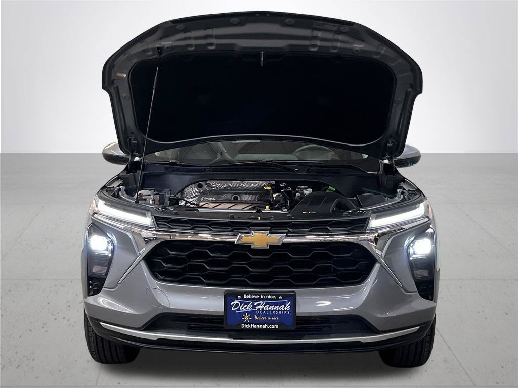 Certified 2025 Chevrolet Trax LT w/ LT Convenience Package FWD image 5