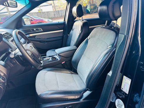 Used 2017 Ford Explorer XLT w/ Equipment Group 202A image 17