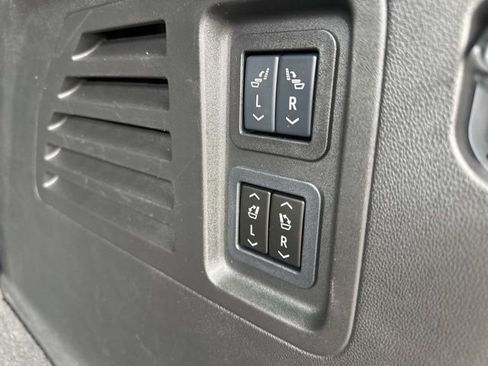 Used 2024 Chevrolet Traverse RS image 16