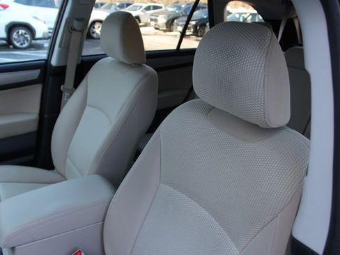 Used 2017 Subaru Outback 2.5i Premium image 13