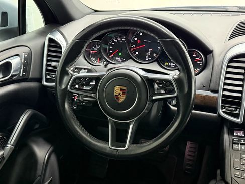 Used 2018 Porsche Cayenne Platinum Edition image 22