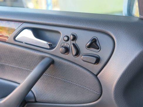 Used 2002 Mercedes-Benz C 320 Sedan image 11