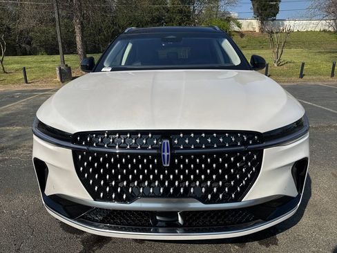 Used 2024 Lincoln Nautilus Reserve w/ Equipment Group 202A image 3