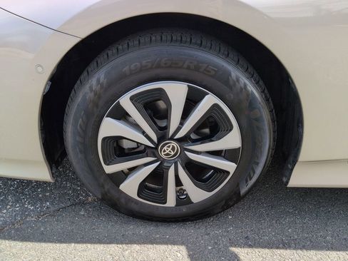 Used 2017 Toyota Prius Prime Advanced FWD image 28