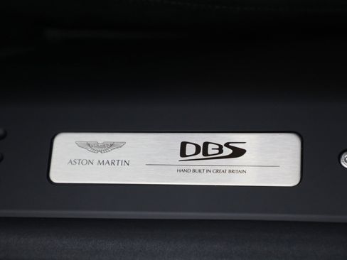 Used 2023 Aston Martin DBS Coupe image 17