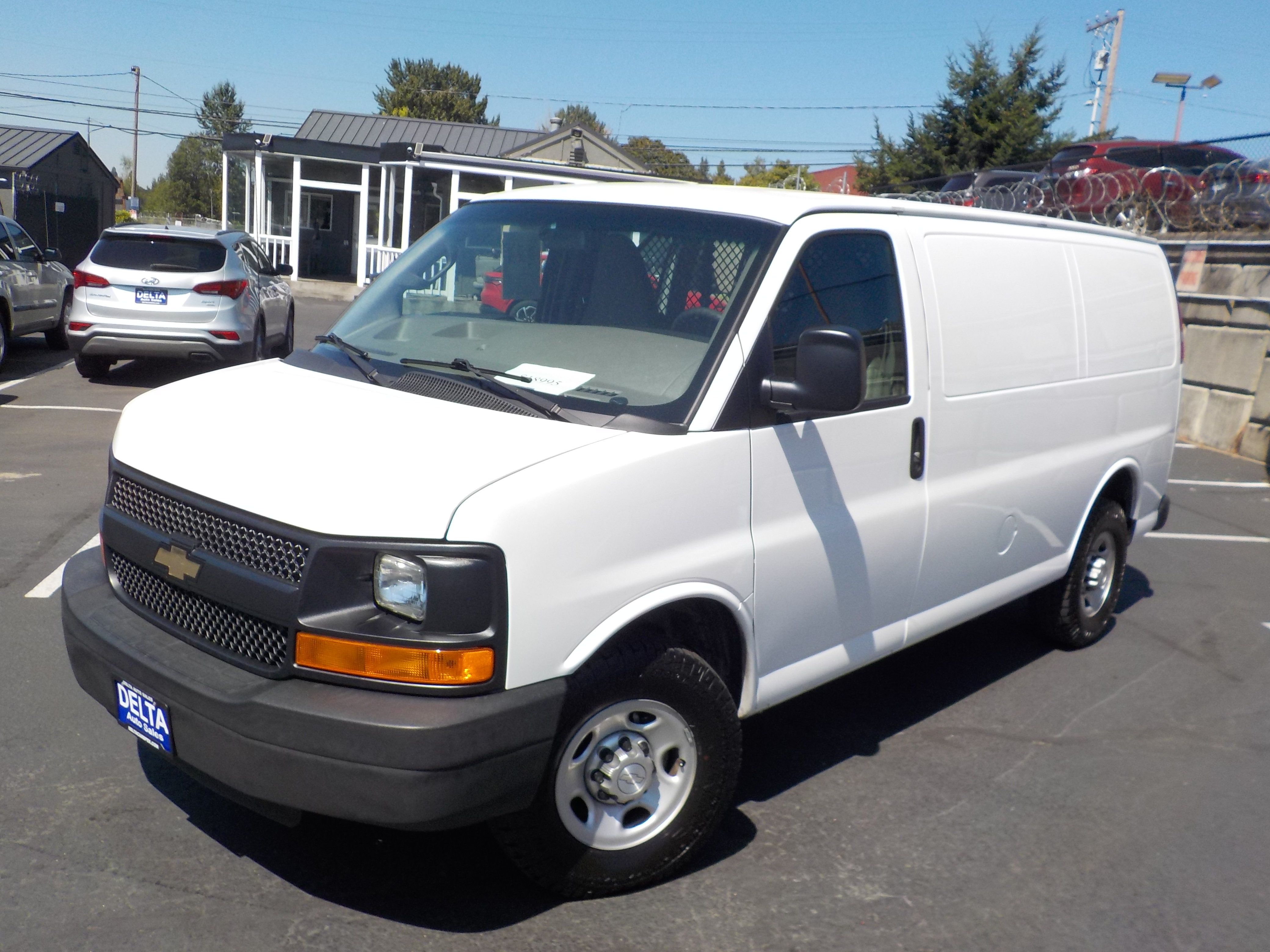Used 2016 Chevrolet Express 2500 RWD image 4