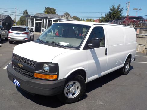 Used 2016 Chevrolet Express 2500 RWD image 4