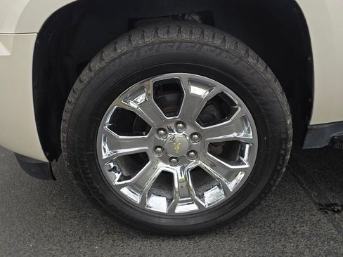 Used 2010 Chevrolet Suburban LTZ image 10