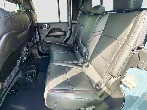 Used 2024 Jeep Gladiator Rubicon image 18