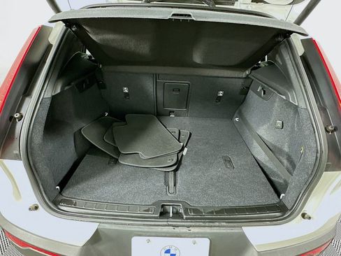 Used 2019 Volvo XC40 T5 Momentum image 27