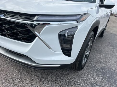 New 2026 Chevrolet Trax LT w/ Sunroof Package image 9