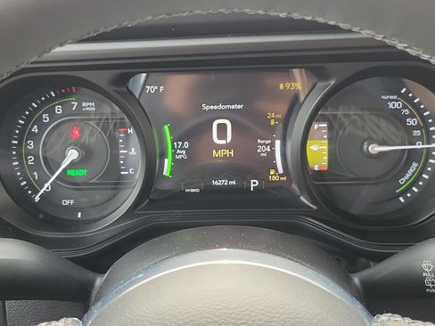 Used 2025 Jeep Wrangler Unlimited Sahara w/ Safety Group AWD/4WD image 9