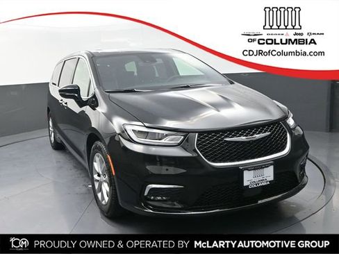 New 2026 Chrysler Pacifica Limited image 1