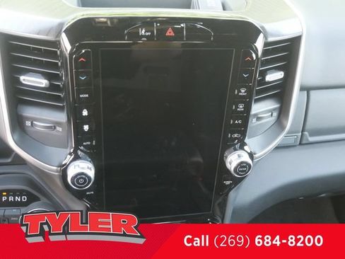 New 2026 RAM 1500 4x4 Crew Cab image 33