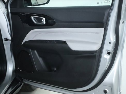 Used 2025 Jeep Compass Limited AWD/4WD image 33