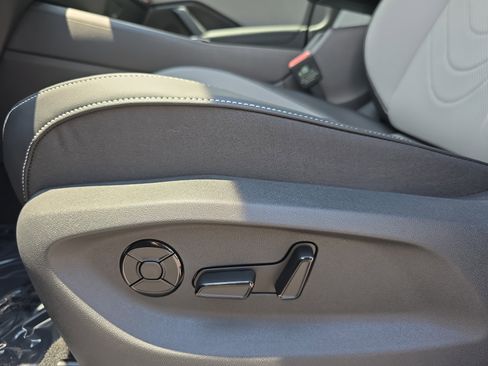 New 2025 Volkswagen Tiguan SE R-Line image 27