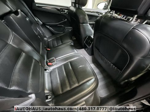 Used 2018 Porsche Macan Turbo w/ Premium Package Plus image 22