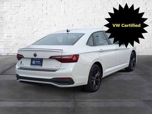 Certified 2024 Volkswagen Jetta SE w/ Black Wheel Package image 7
