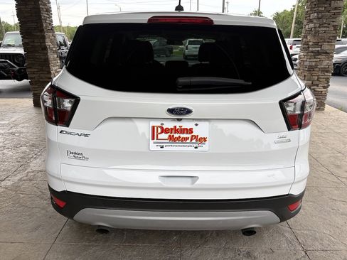 Used 2017 Ford Escape SE FWD image 7