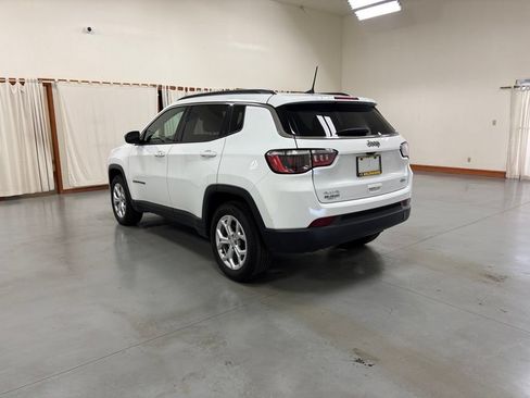 Used 2024 Jeep Compass Latitude AWD/4WD image 6